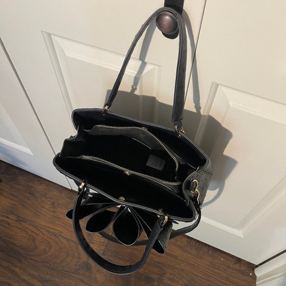 Black Vegan Ostritch Leather Purse with Bow - Picture 2 of 5